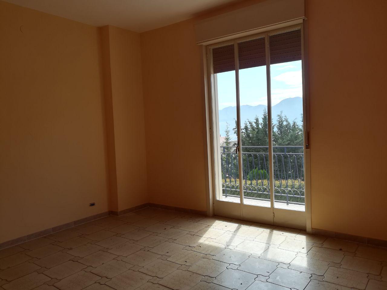 Via B. Manfredi, luminoso appartamento al 1°piano