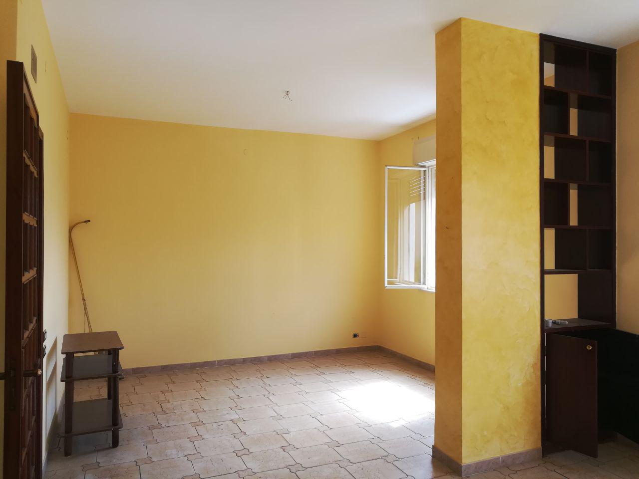 Via B. Manfredi, luminoso appartamento al 1°piano