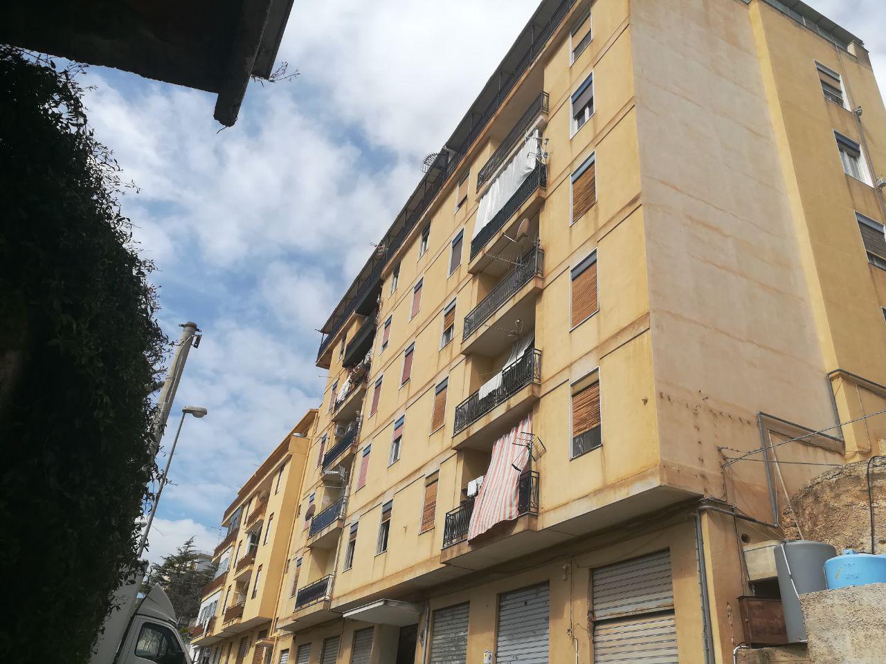Via B. Manfredi, luminoso appartamento al 1°piano