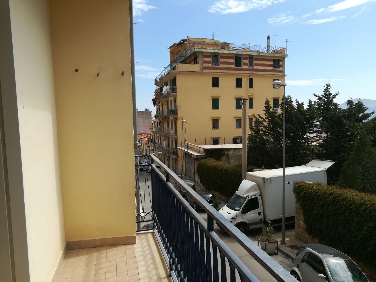 Via B. Manfredi, luminoso appartamento al 1°piano