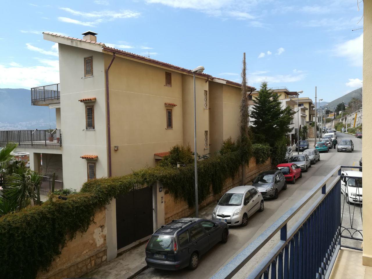 Via B. Manfredi, luminoso appartamento al 1°piano