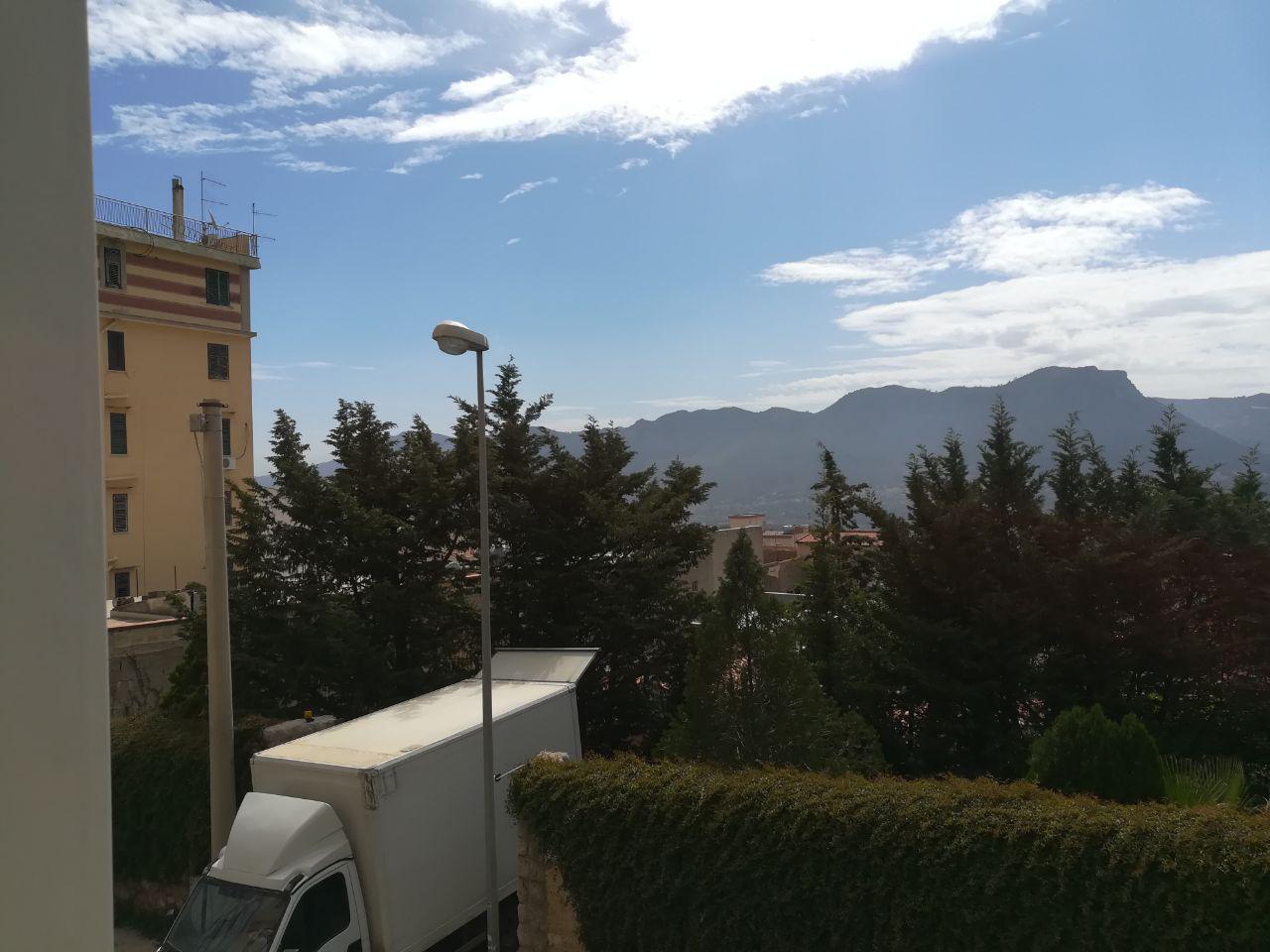 Via B. Manfredi, luminoso appartamento al 1°piano