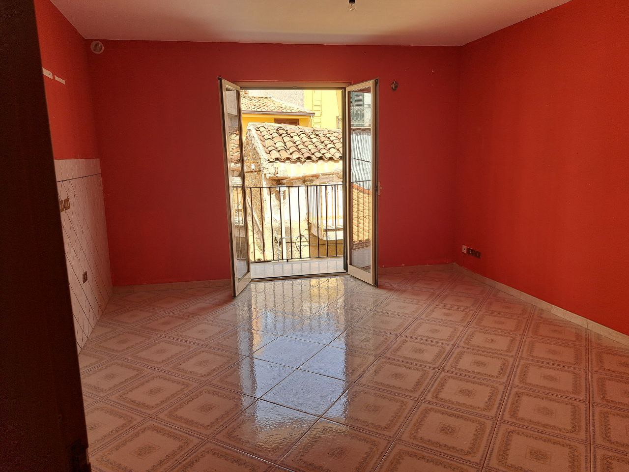 Chiasso Tripi, casa con cucina abitabile e 2 bagni