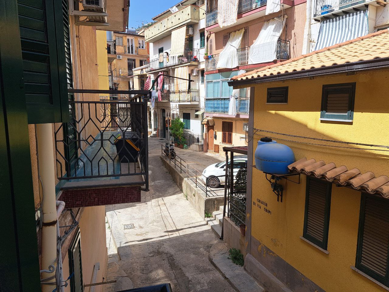 Chiasso Tripi, casa con cucina abitabile e 2 bagni