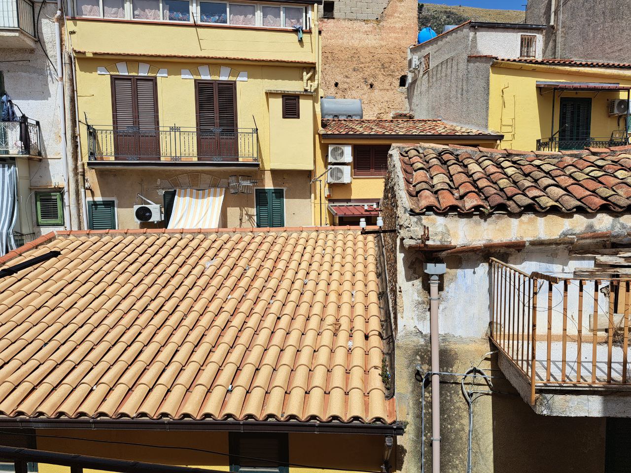 Chiasso Tripi, casa con cucina abitabile e 2 bagni