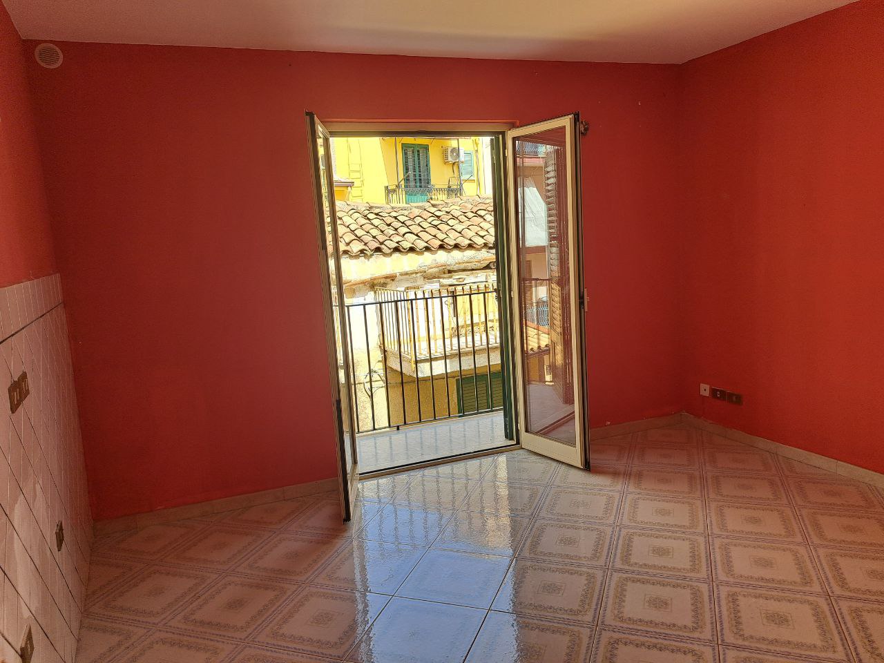 Chiasso Tripi, casa con cucina abitabile e 2 bagni