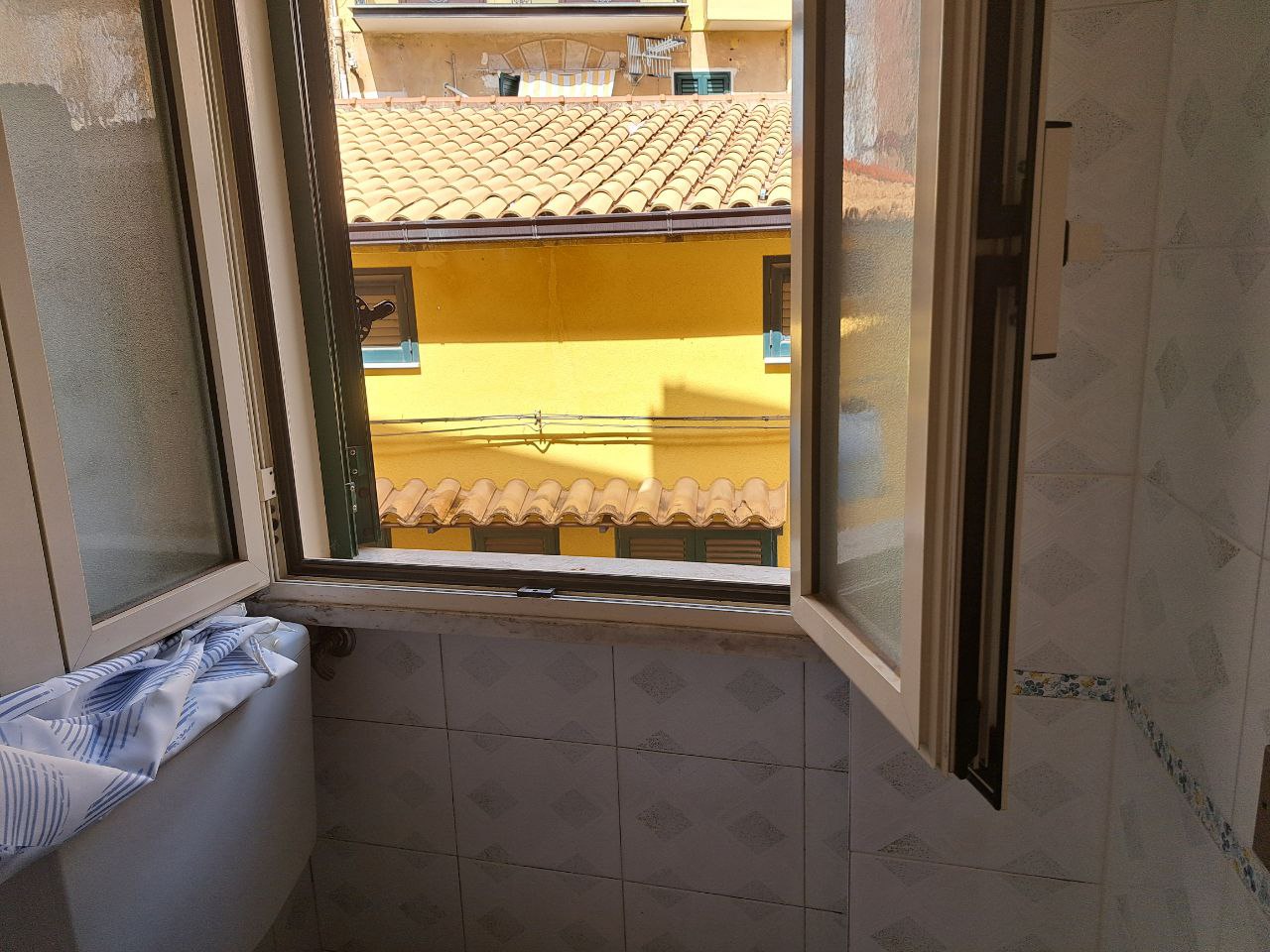 Chiasso Tripi, casa con cucina abitabile e 2 bagni