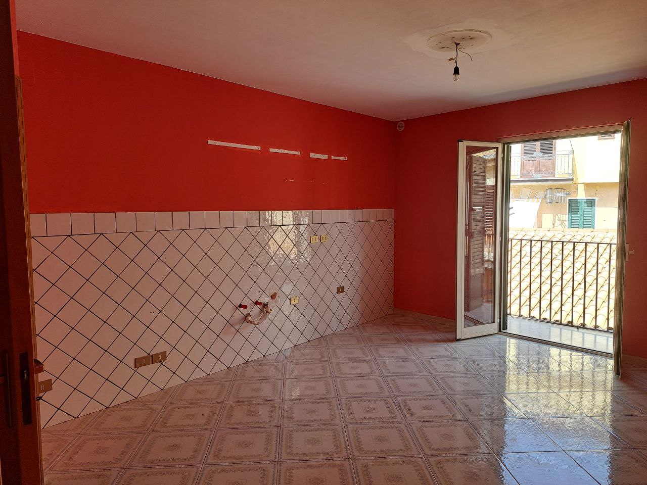 Chiasso Tripi, casa con cucina abitabile e 2 bagni