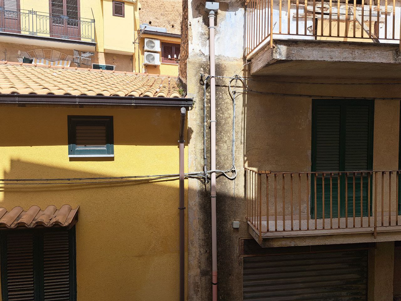 Chiasso Tripi, casa con cucina abitabile e 2 bagni