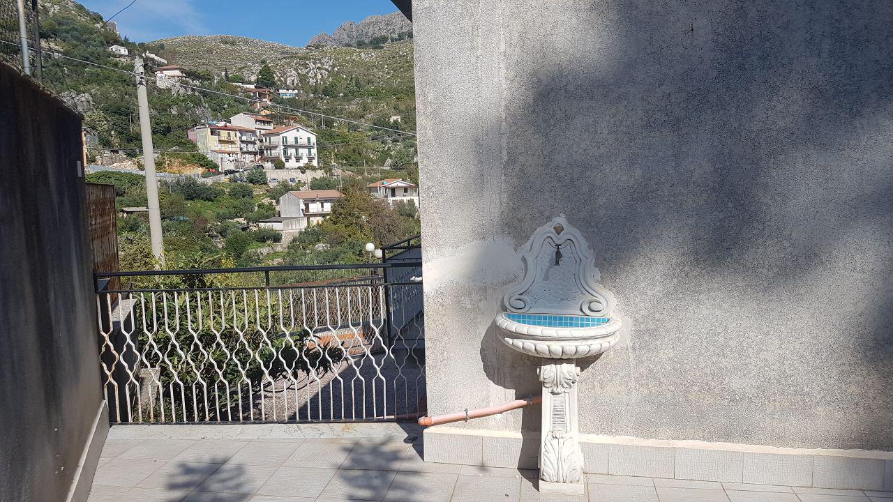 Via Passo d'Api, luminosa bifamiliare con terrazzo