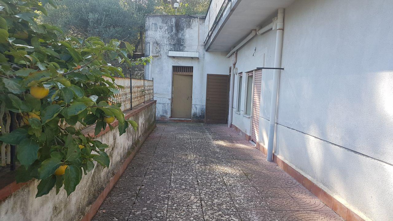Via Passo d'Api, luminosa bifamiliare con terrazzo