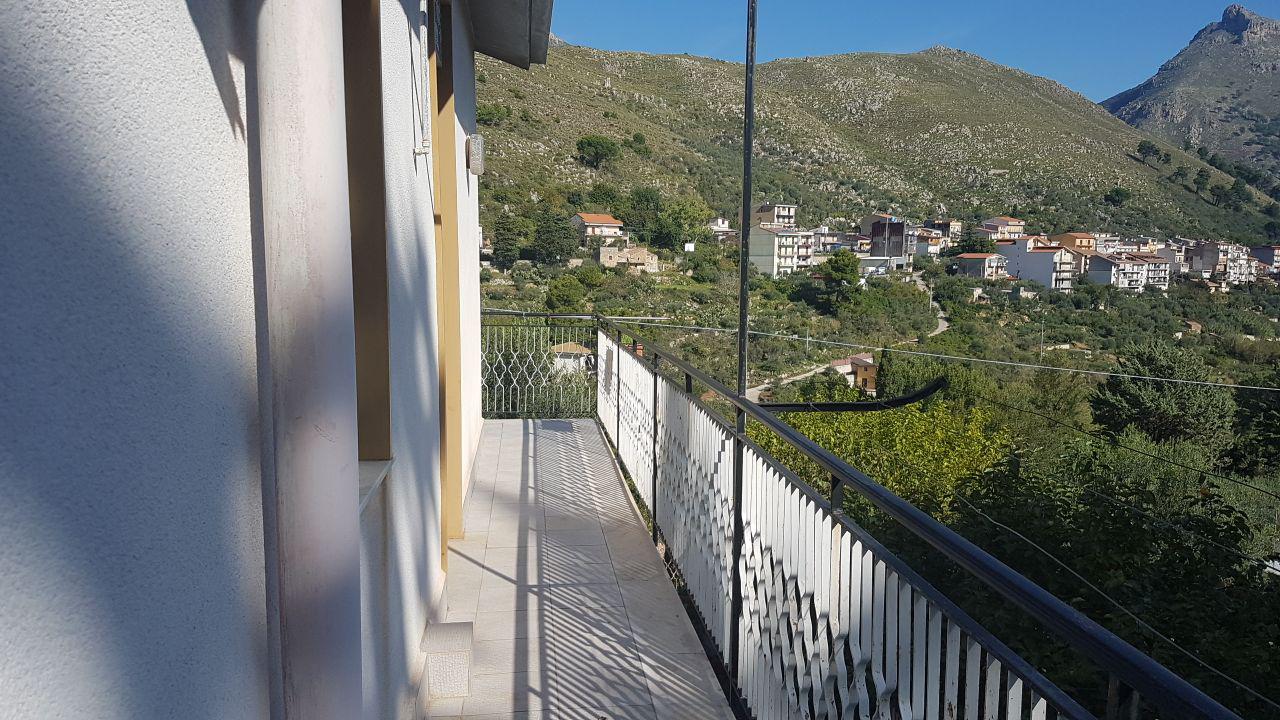 Via Passo d'Api, luminosa bifamiliare con terrazzo