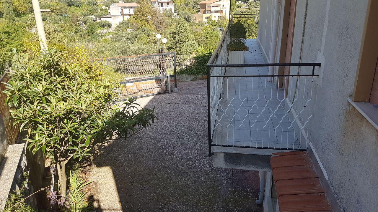 Via Passo d'Api, luminosa bifamiliare con terrazzo