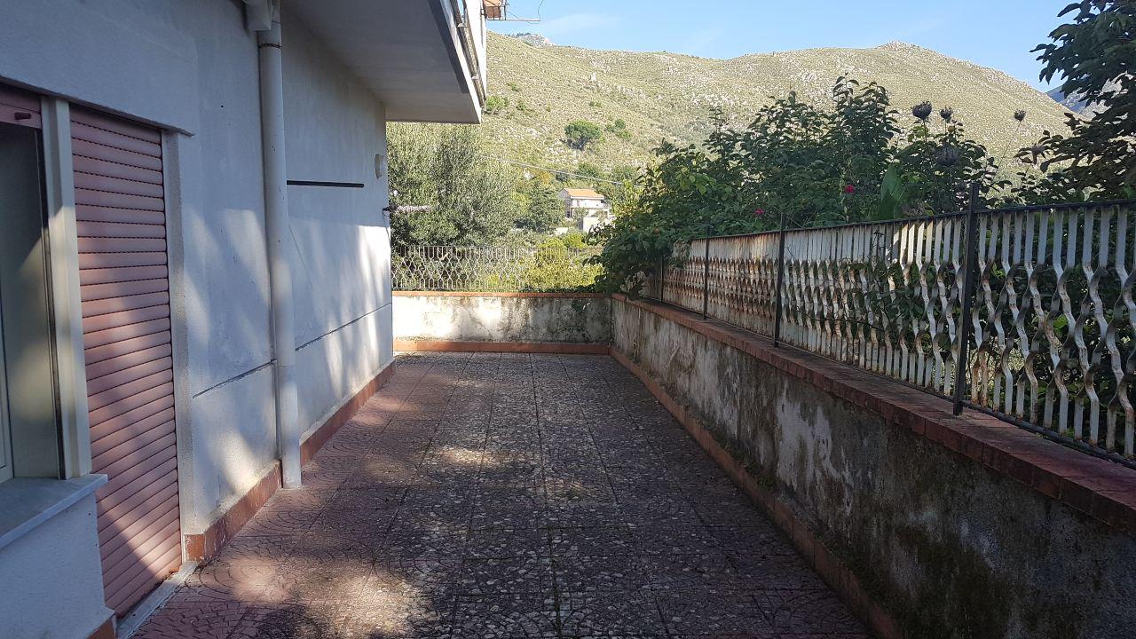 Via Passo d'Api, luminosa bifamiliare con terrazzo
