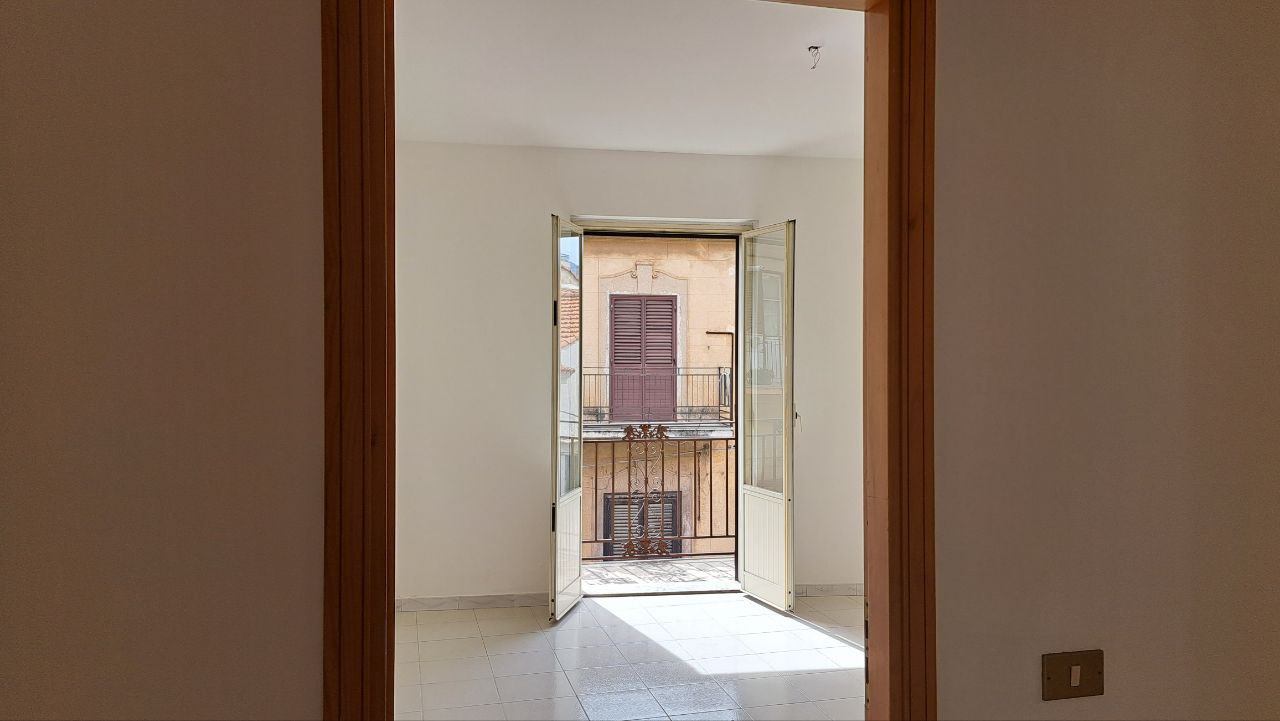 Chiasso Macaluso casetta indipendente con terrazzo
