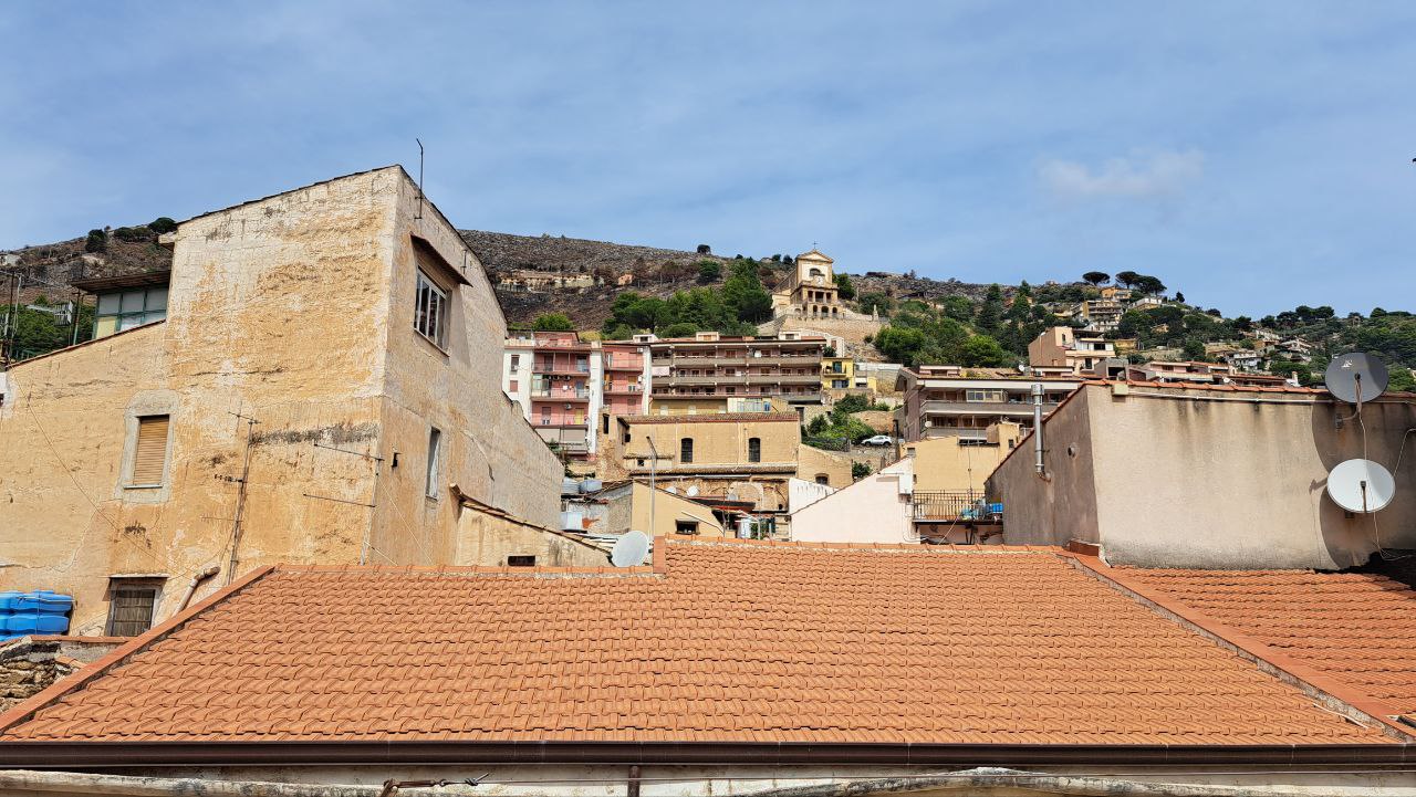 Chiasso Macaluso casetta indipendente con terrazzo