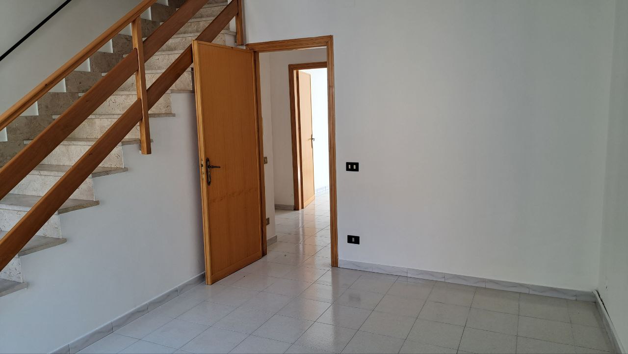 Chiasso Macaluso casetta indipendente con terrazzo
