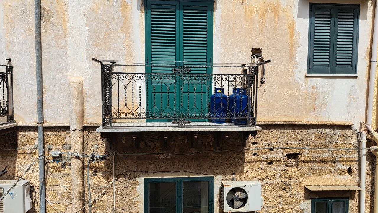 Chiasso Macaluso casetta indipendente con terrazzo