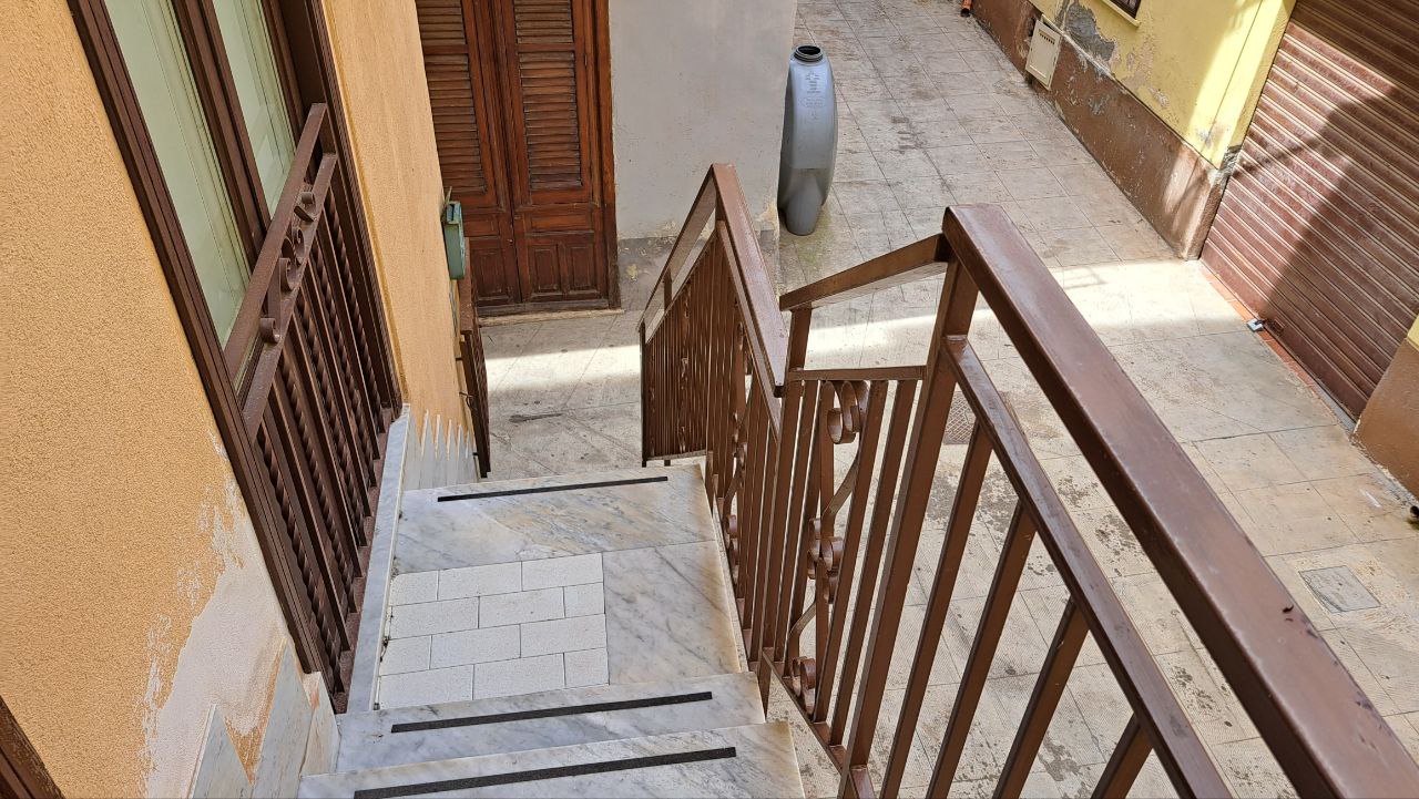 Chiasso Macaluso casetta indipendente con terrazzo