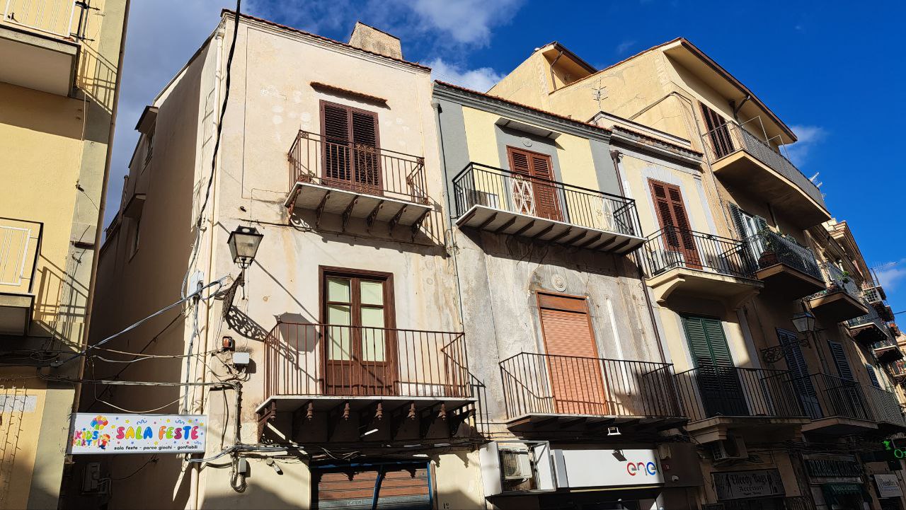 Chiasso Macaluso casetta indipendente con terrazzo