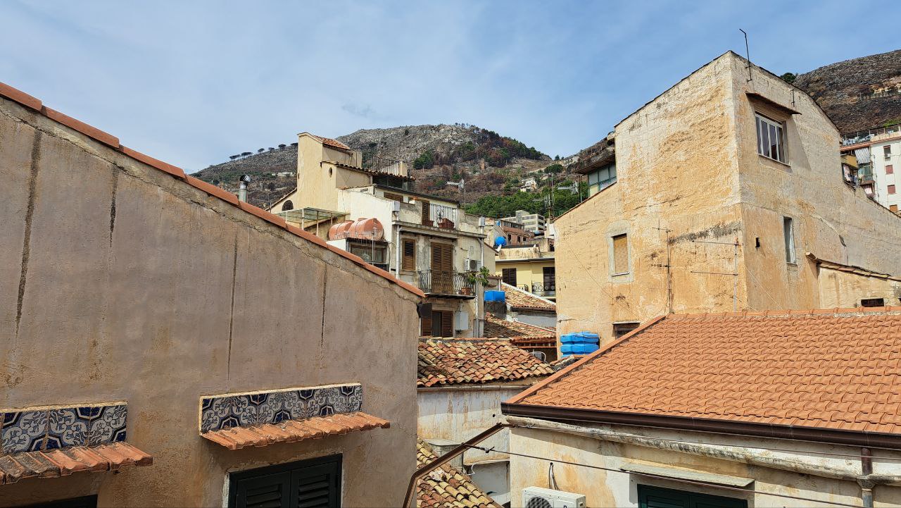 Chiasso Macaluso casetta indipendente con terrazzo