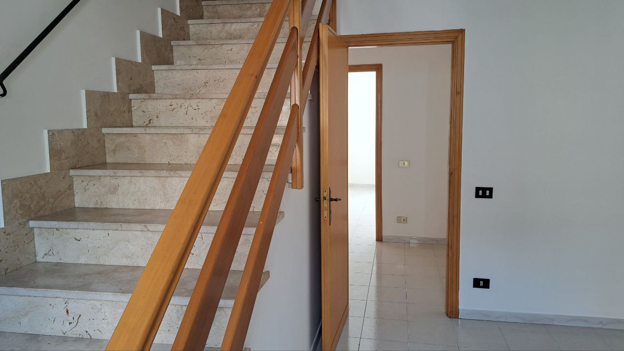 Chiasso Macaluso casetta indipendente con terrazzo