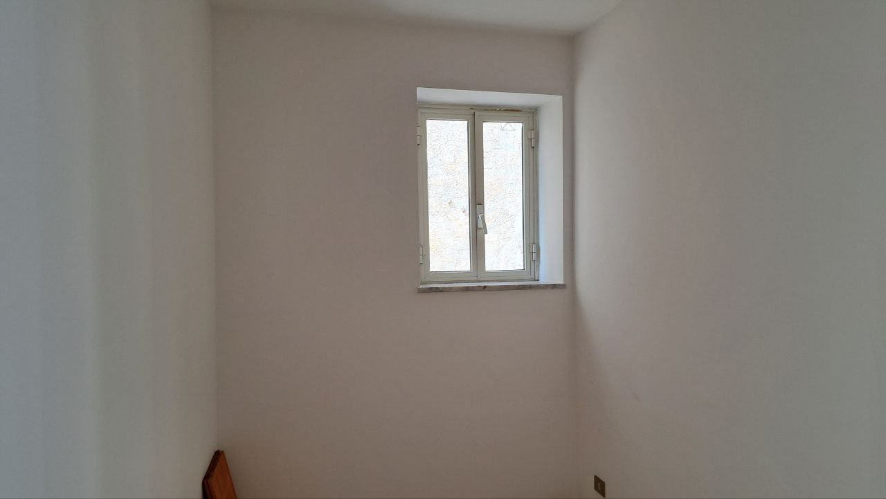 Chiasso Macaluso casetta indipendente con terrazzo