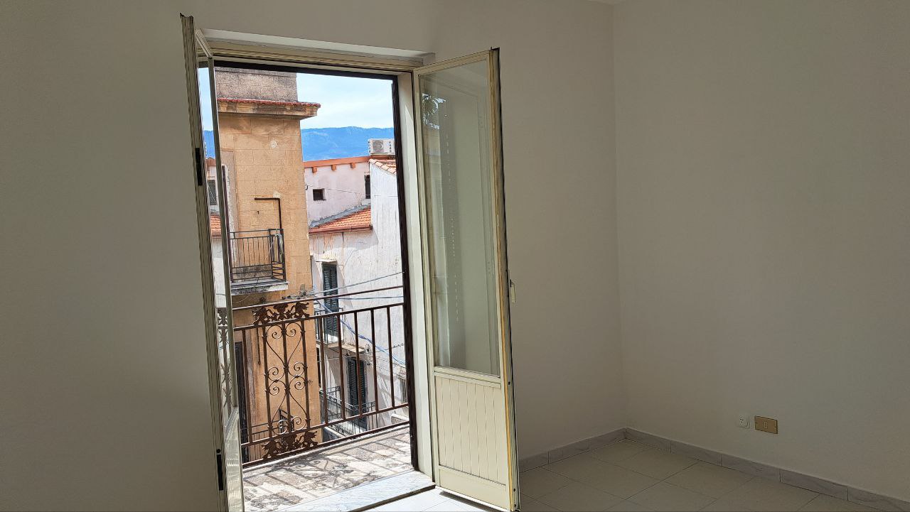 Chiasso Macaluso casetta indipendente con terrazzo