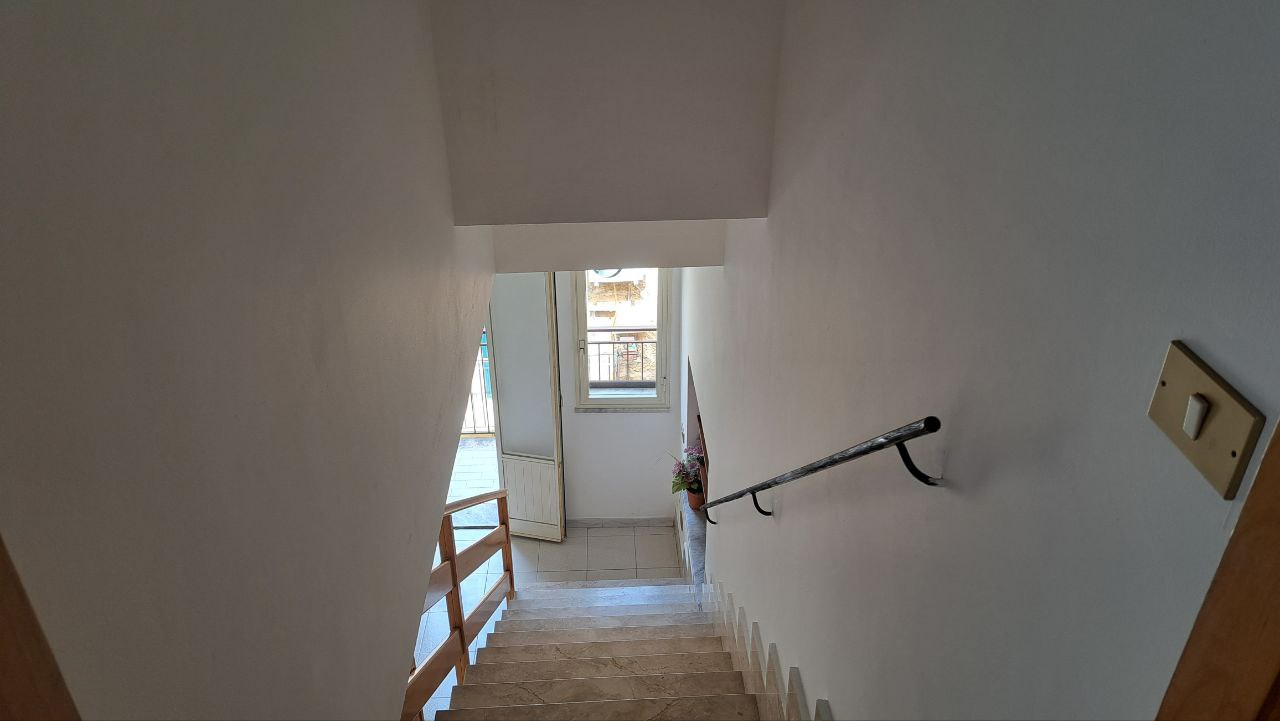 Chiasso Macaluso casetta indipendente con terrazzo