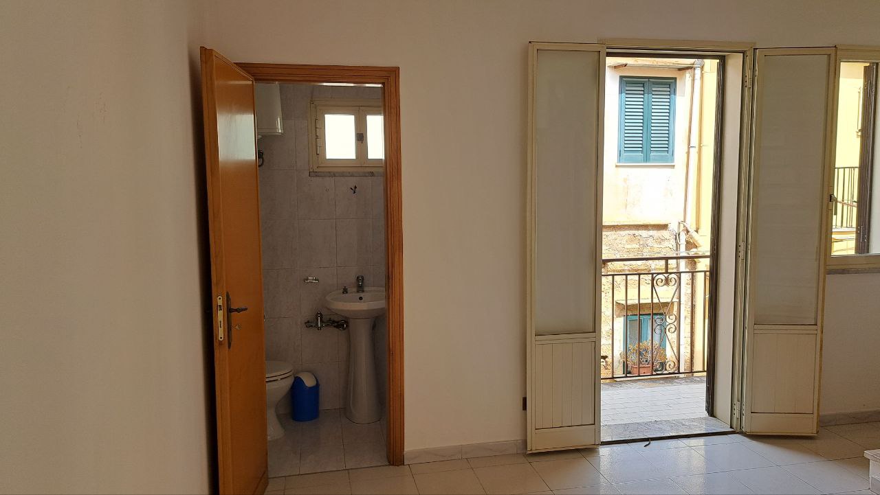 Chiasso Macaluso casetta indipendente con terrazzo