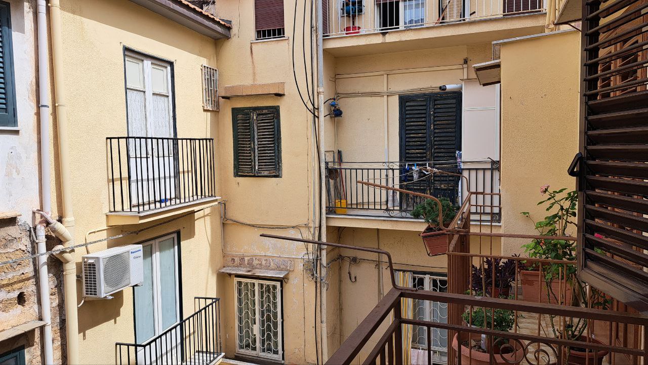 Chiasso Macaluso casetta indipendente con terrazzo