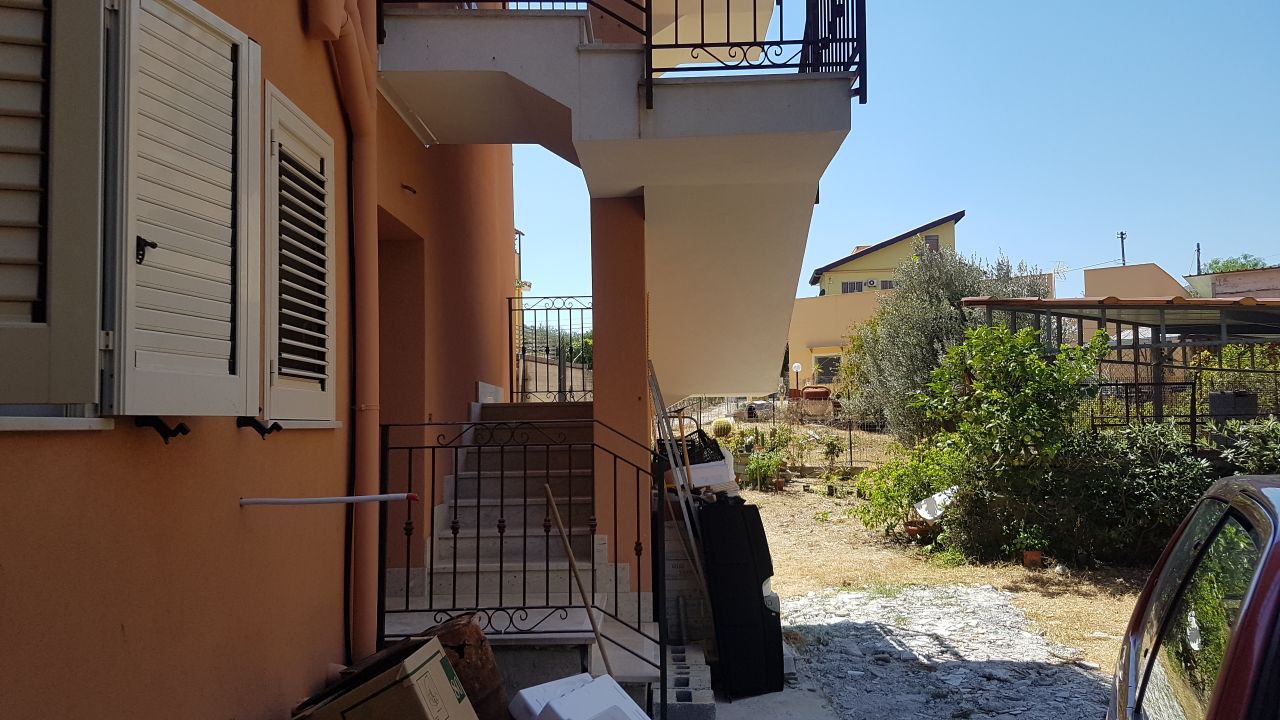 Via PonteParco recente e luminosa porzione di casa