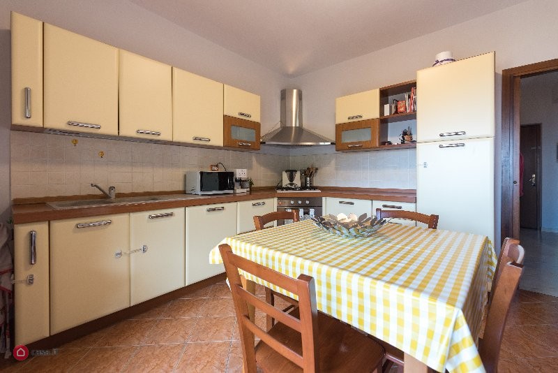 Via Provinciale, ampio 3 vani con grande balconata