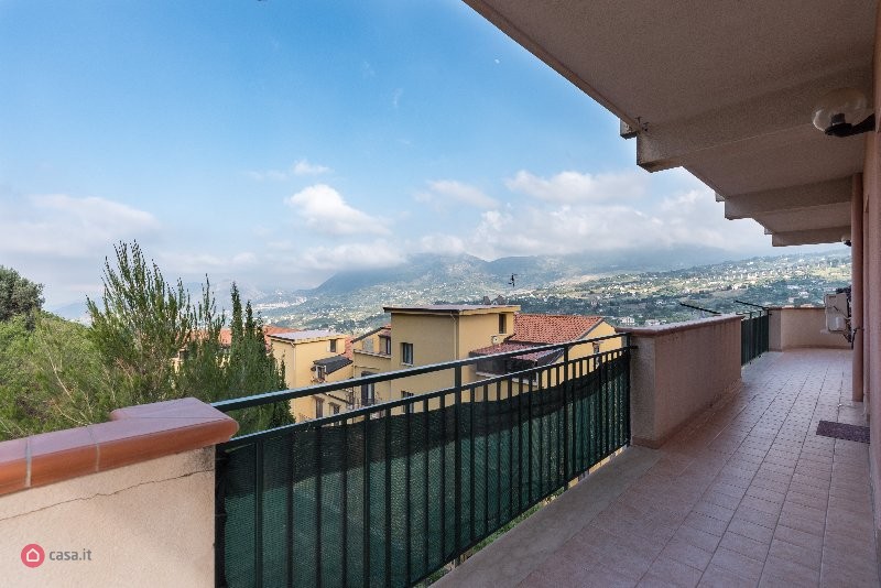 Via Provinciale, ampio 3 vani con grande balconata