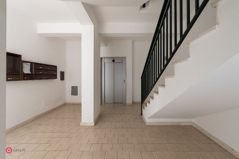 Via Provinciale, ampio 3 vani con grande balconata