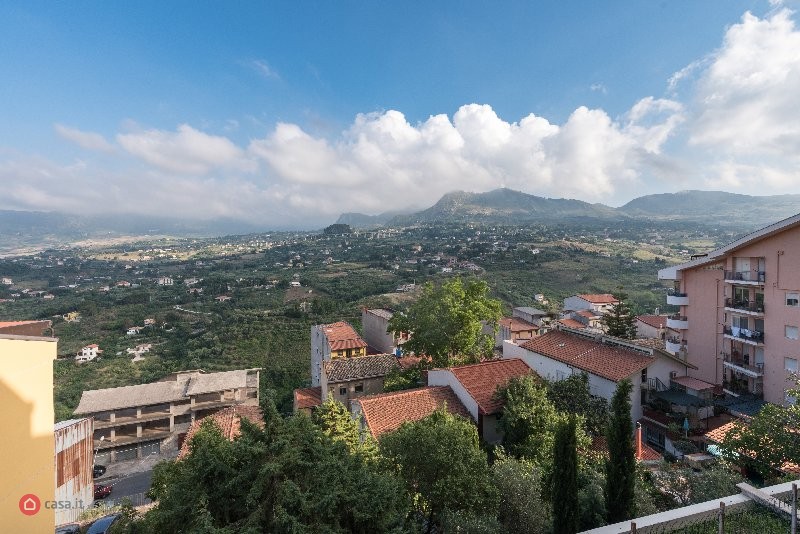Via Provinciale, ampio 3 vani con grande balconata