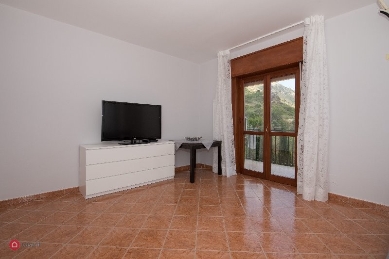 Via Provinciale, ampio 3 vani con grande balconata