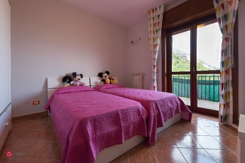 Via Provinciale, ampio 3 vani con grande balconata