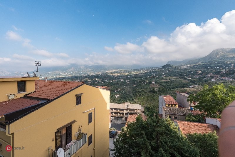 Via Provinciale, ampio 3 vani con grande balconata