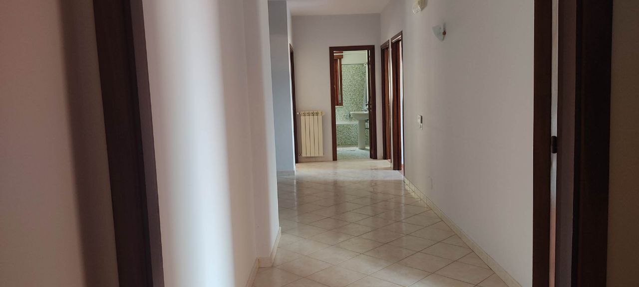 Via Provinciale, ampio 3 vani con grande balconata