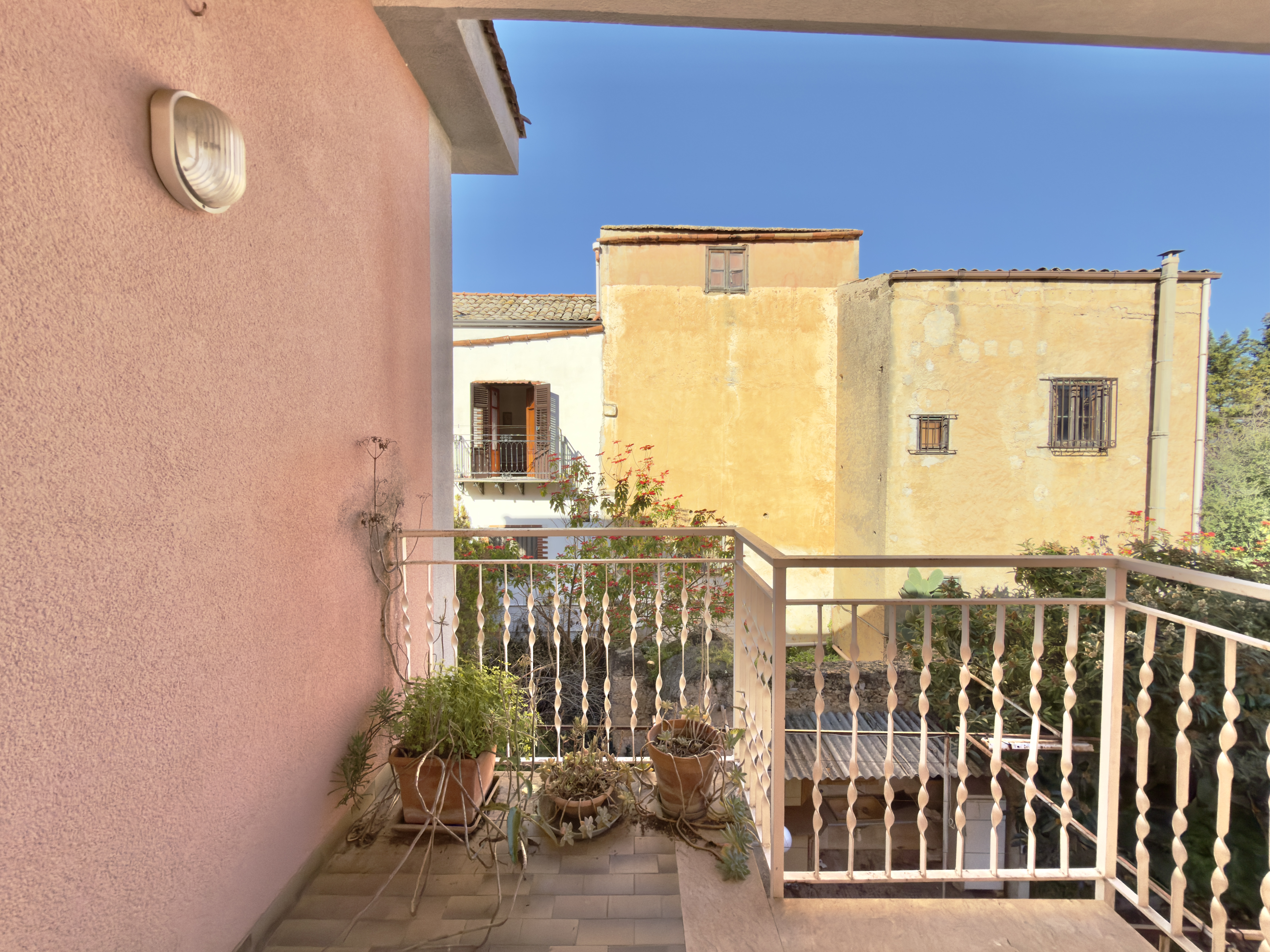 Via Santa Liberata, 4 locali in villa con giardino