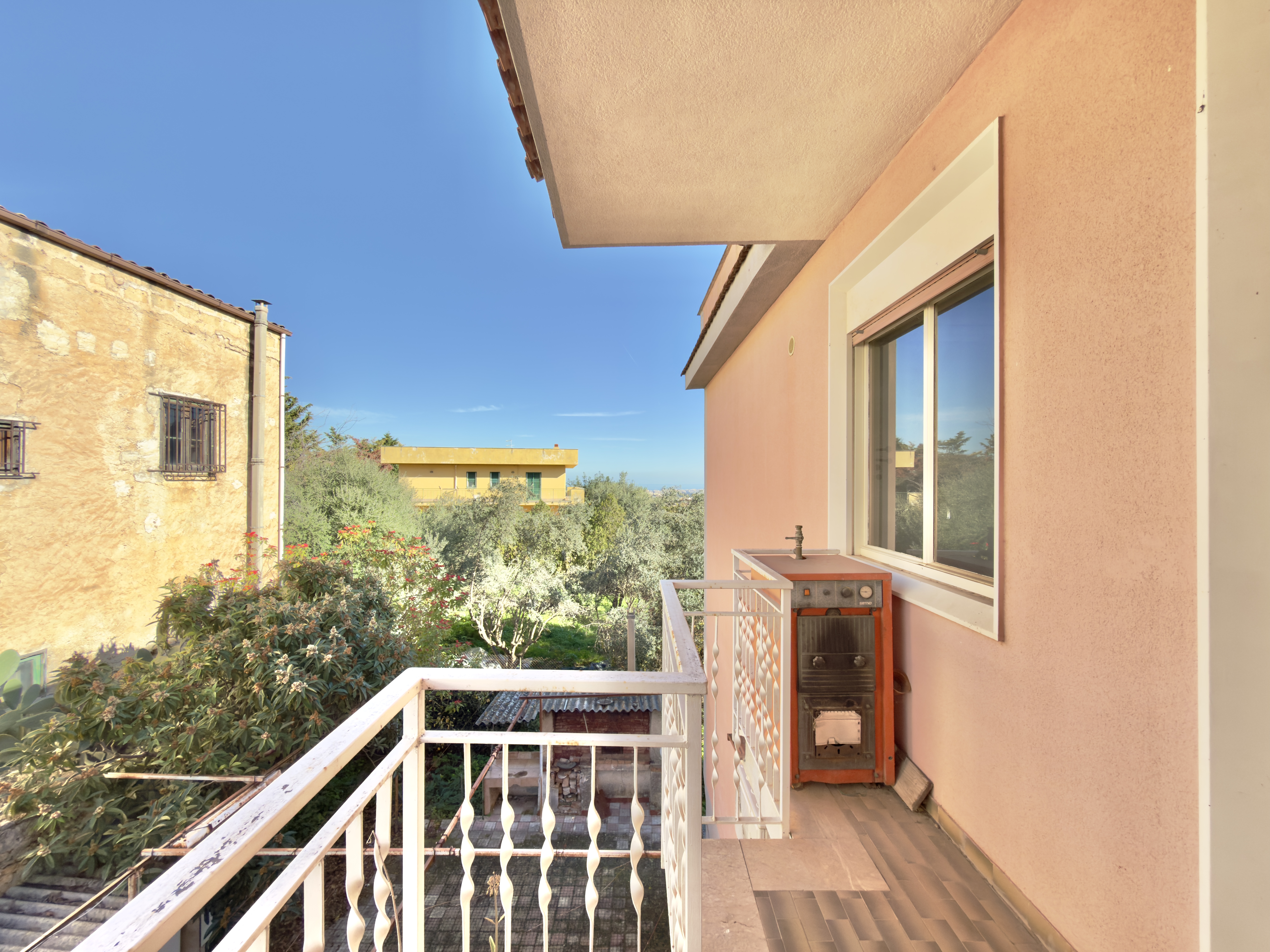 Via Santa Liberata, 4 locali in villa con giardino