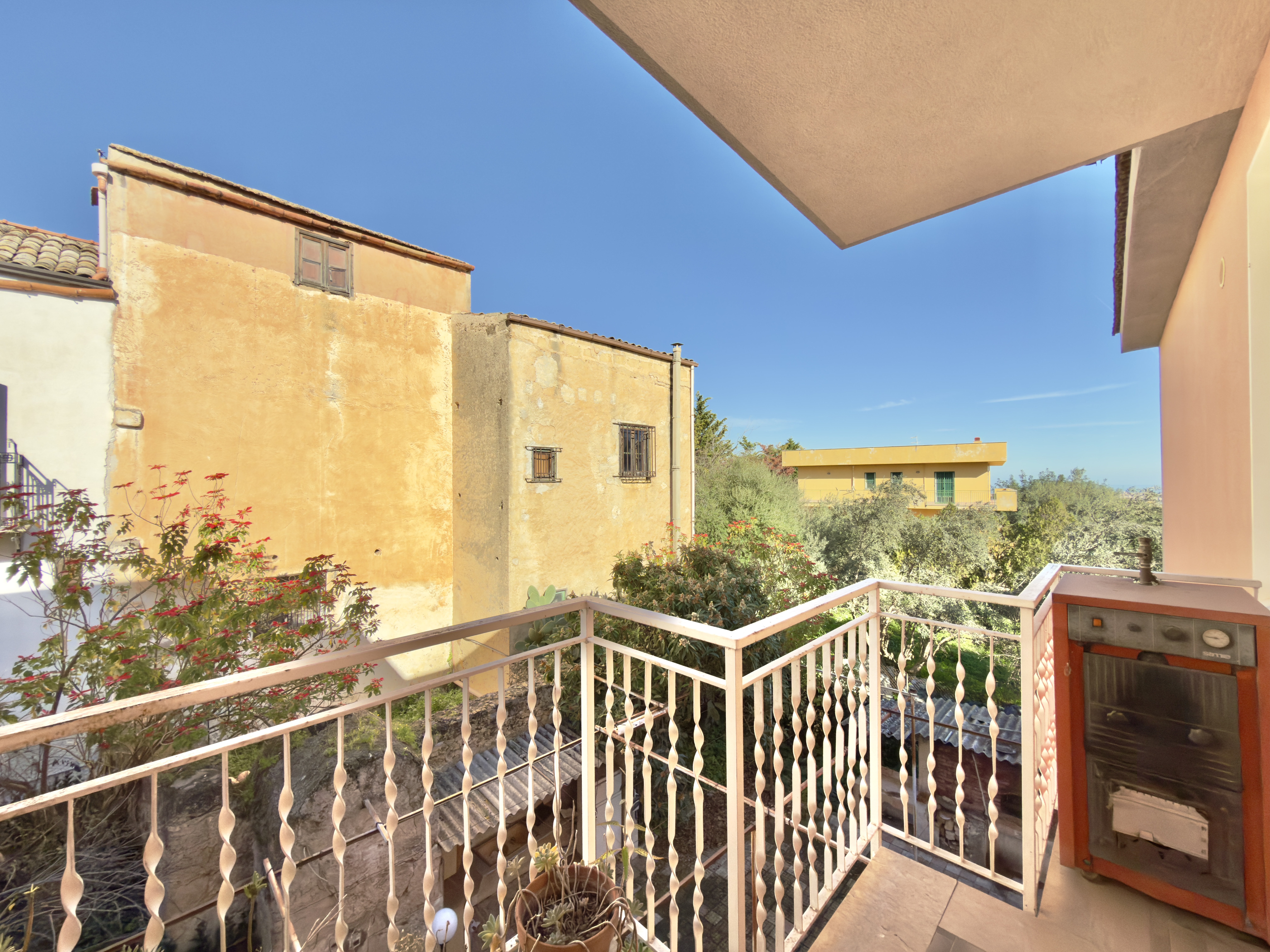 Via Santa Liberata, 4 locali in villa con giardino