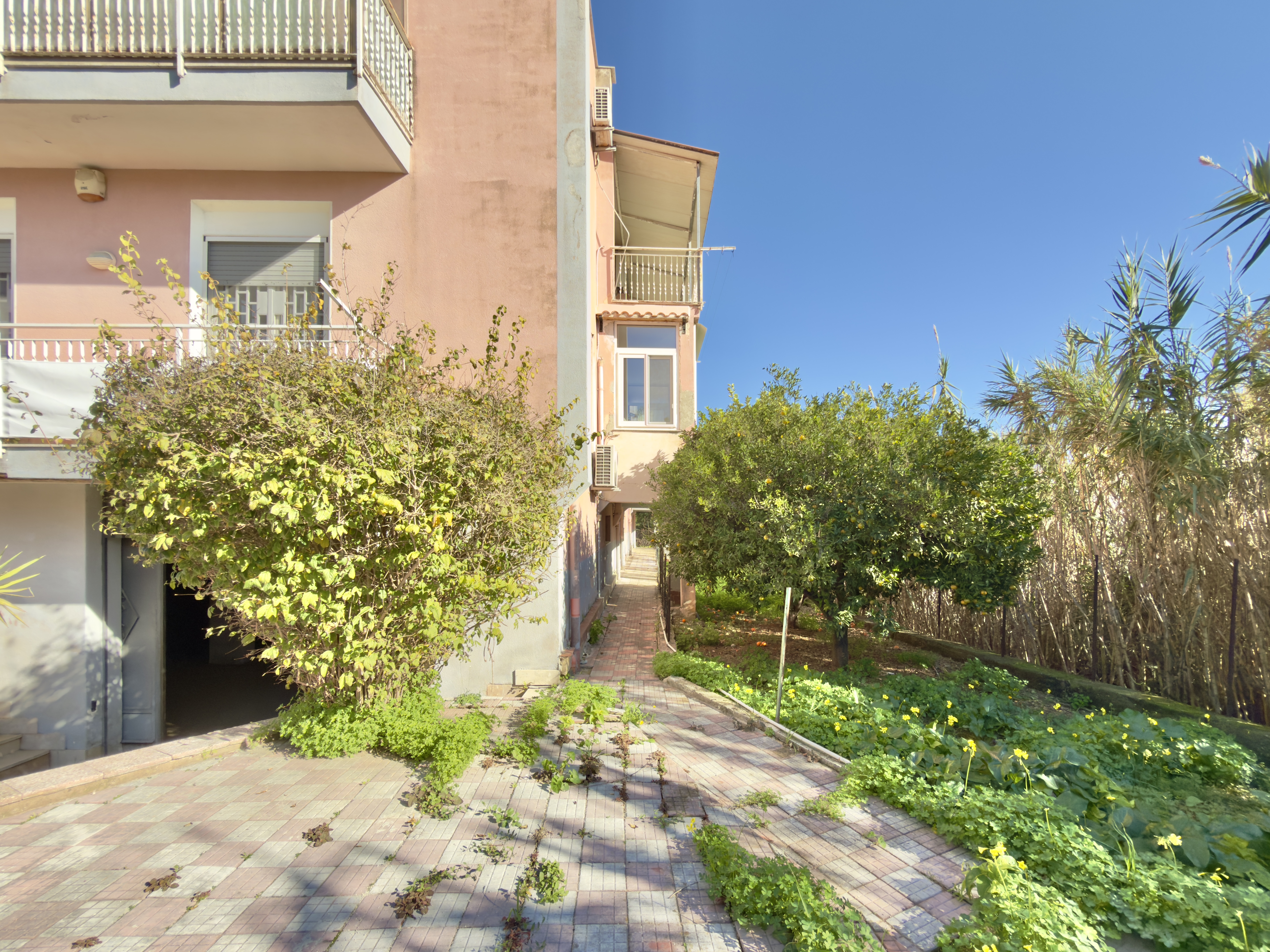 Via Santa Liberata, 4 locali in villa con giardino