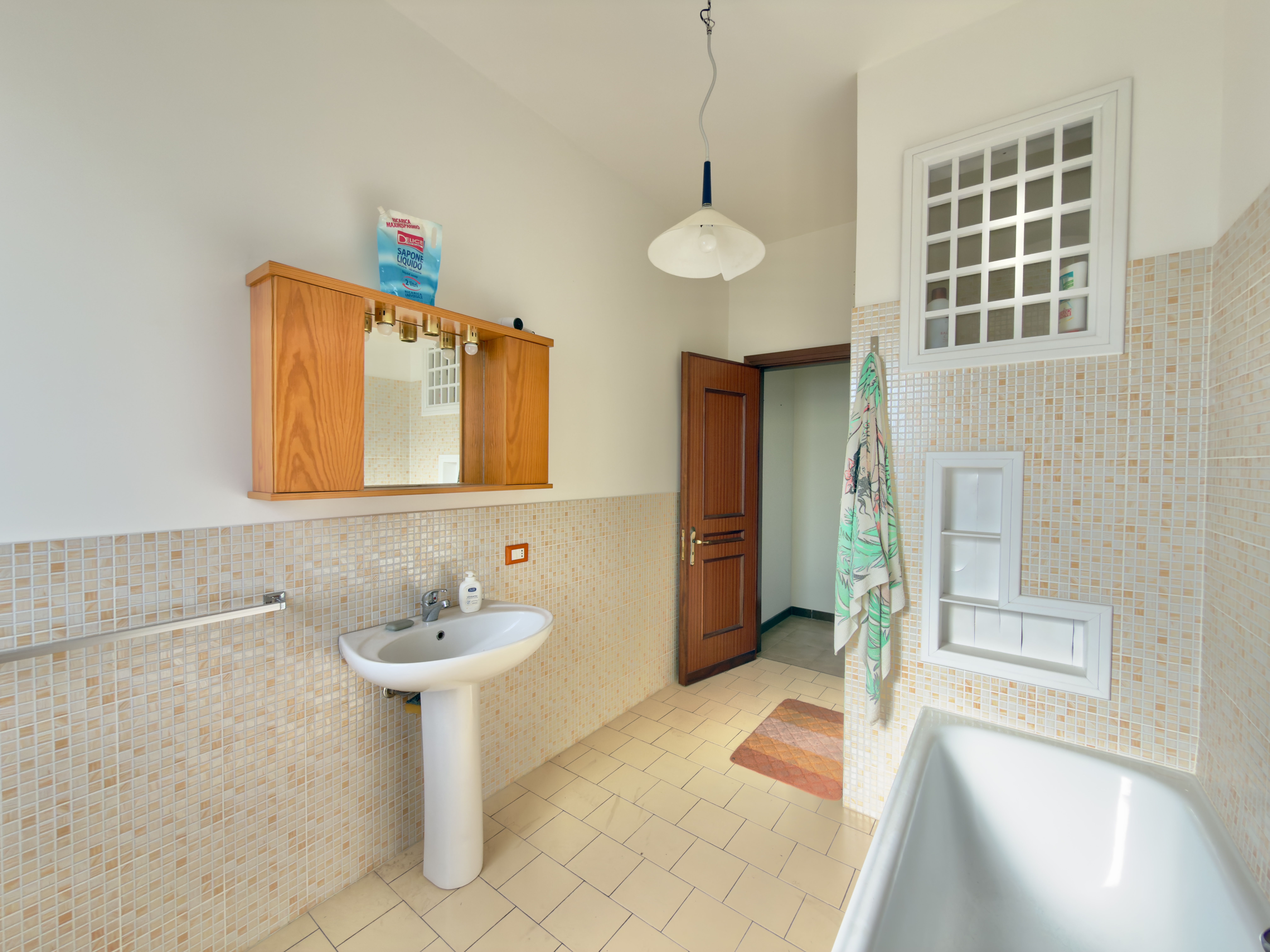 Via Santa Liberata, 4 locali in villa con giardino