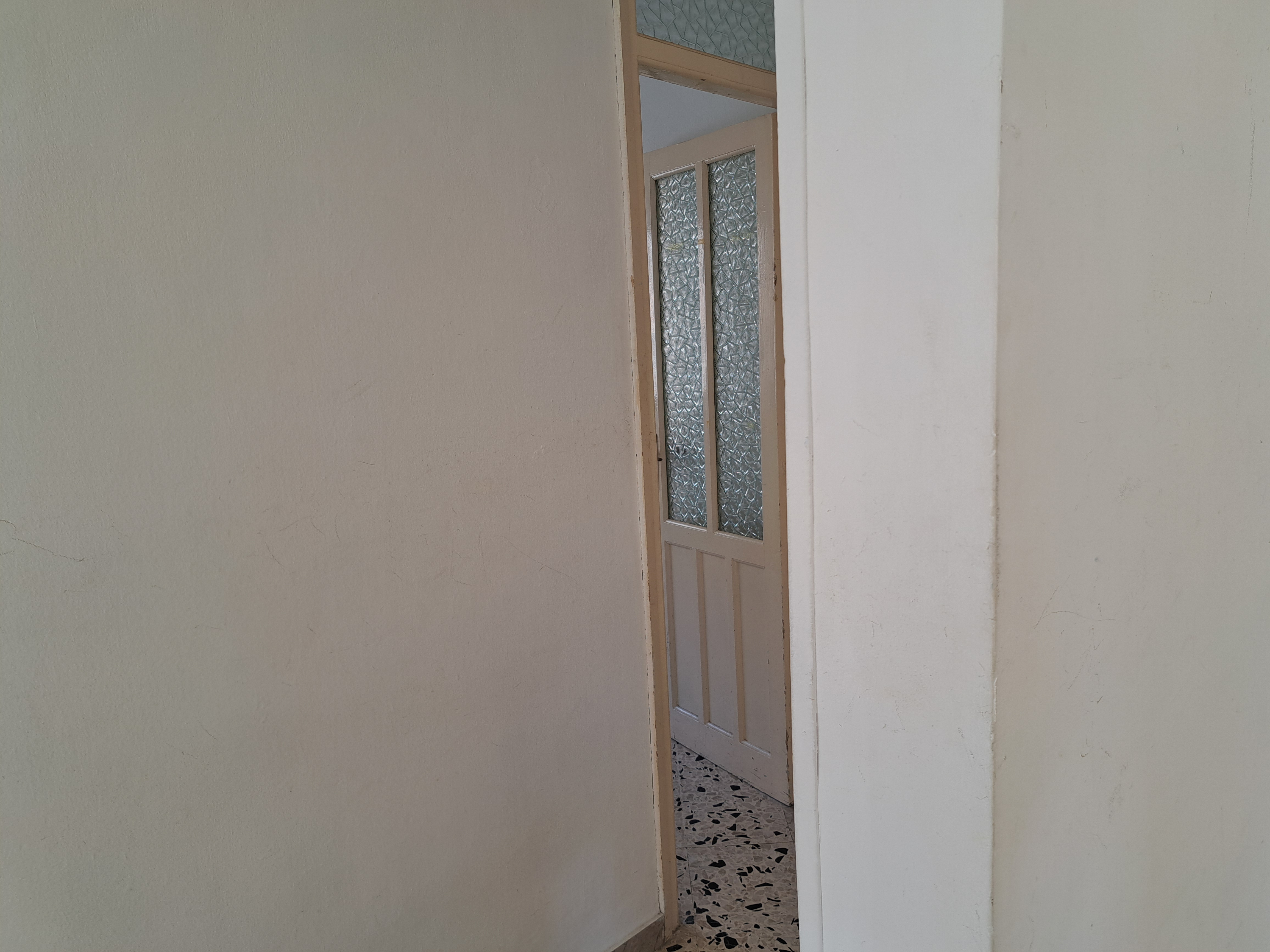 Via Walter Tobagi porzione di casa con ingresso autonomo lunga balconata parzialmente ristrutturata