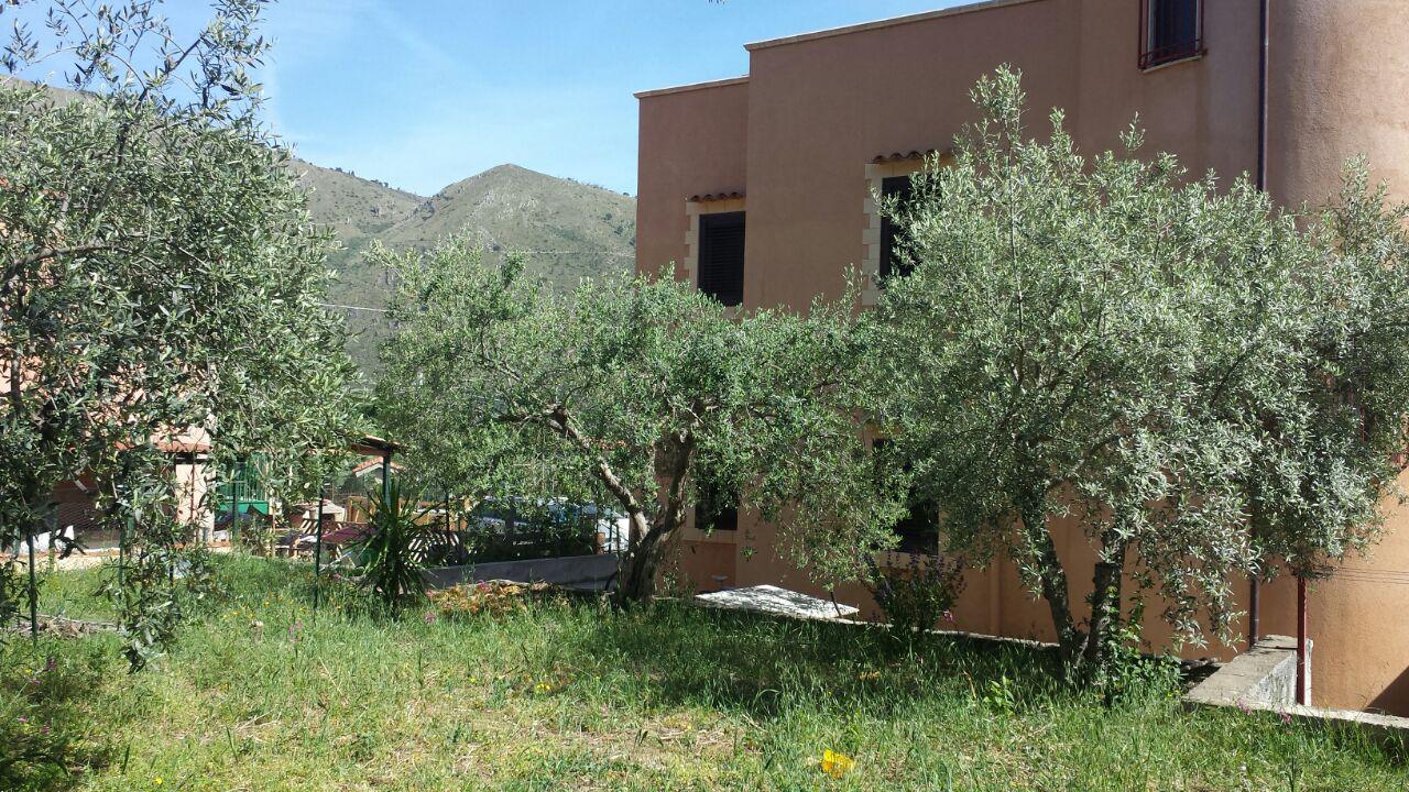 Via Cozzo Ingrassia grande villa con salonetriplo