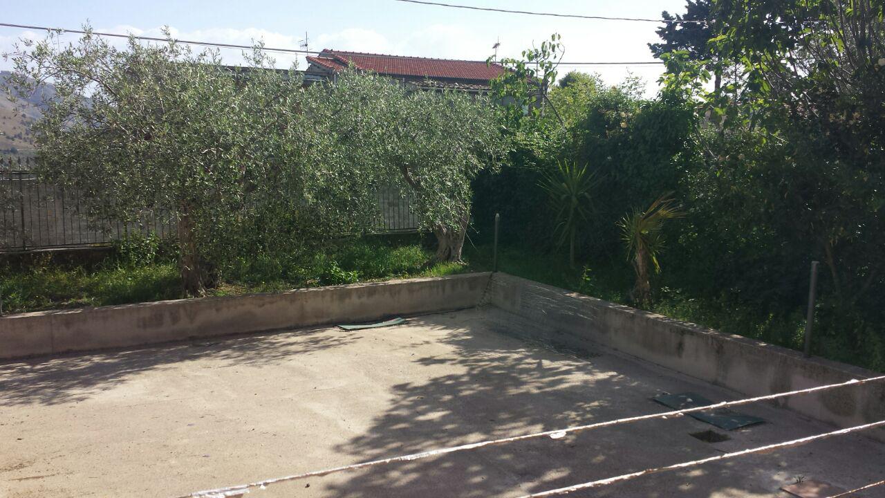 Via Cozzo Ingrassia grande villa con salonetriplo
