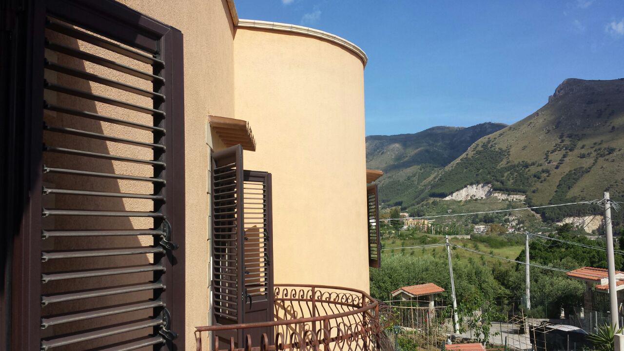 Via Cozzo Ingrassia grande villa con salonetriplo