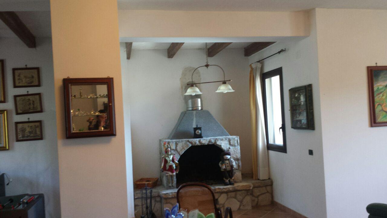 Via Cozzo Ingrassia grande villa con salonetriplo